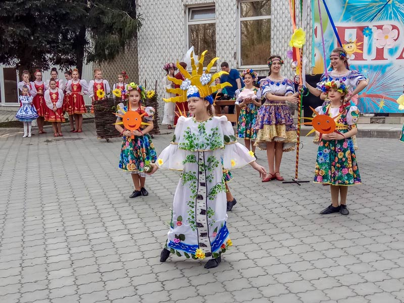 Весну звали